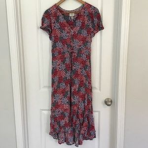 Knox Rose Floral Print Dress. V-neck. Short Sleeves. Button front. Tie waist.